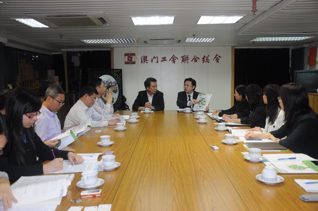 A Direcção dos Serviços de Protecção Ambiental visitou à Federação das Associações dos Operários de Macau. Ambas as partes trocaram opiniões sobre o «Quadro Geral do Planeamento Conceptual da Protecção Ambiental de Macau (2010-2020)»