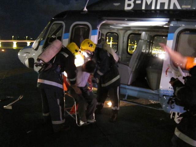 Os passageiros foram resgatados do helicóptero