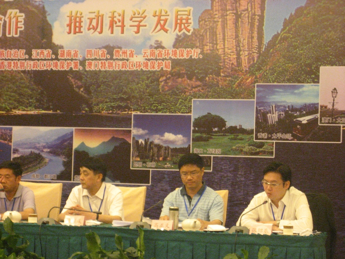 Discurso do director da DSPA, Cheong Sio Kei (à direita), durante a Conferência