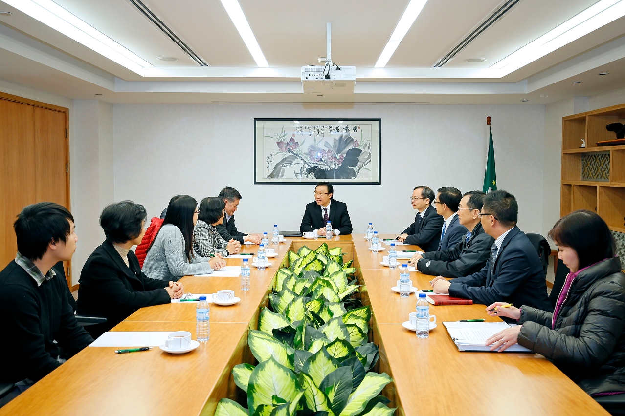 Secretário para os Assuntos Sociais e Cultura tem encontro com representantes da Federação das Associações dos Operários de Macau