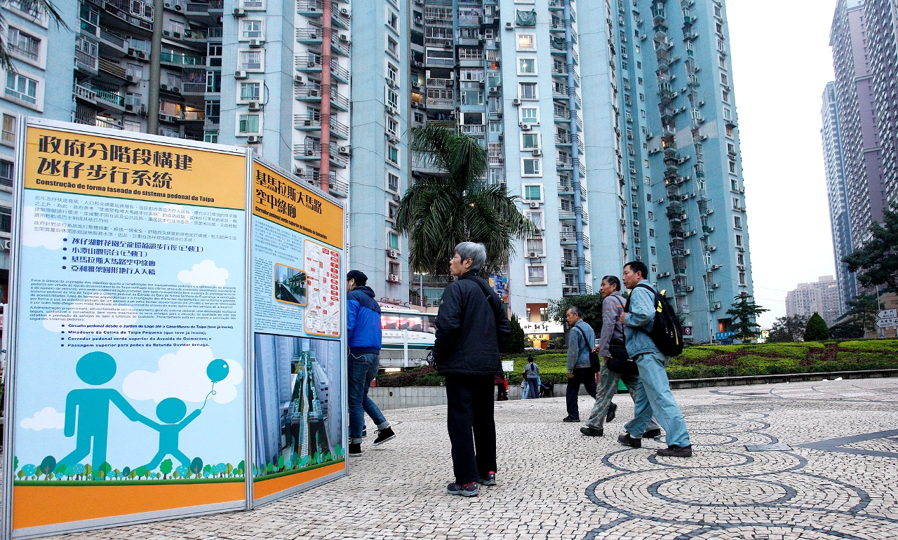 Painel de exposição colocado junto da Rotunda do Estádio