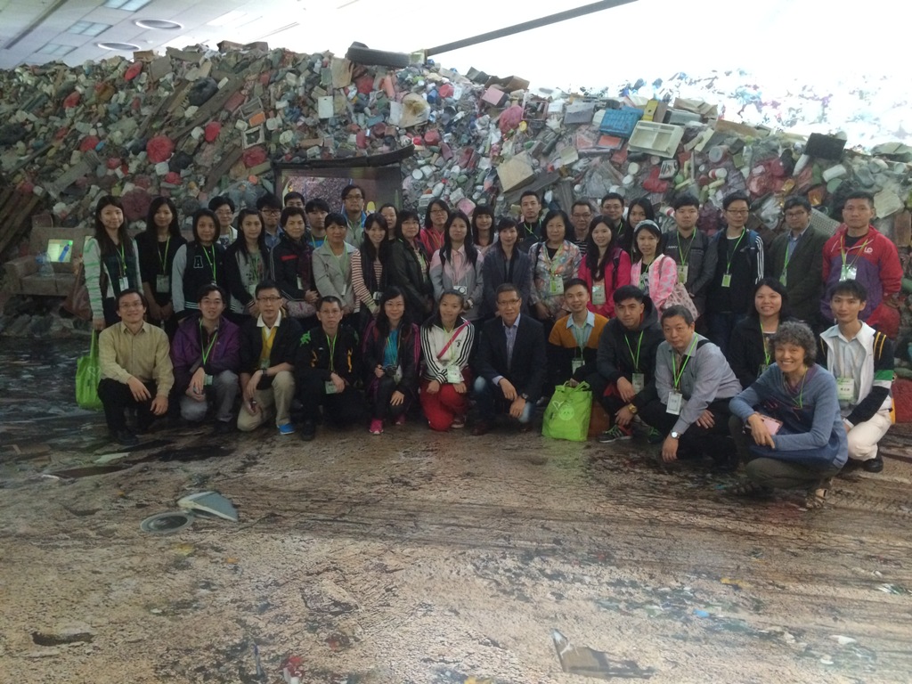 Fig. 1: 	A delegação no Ecopark de Hong Kong.