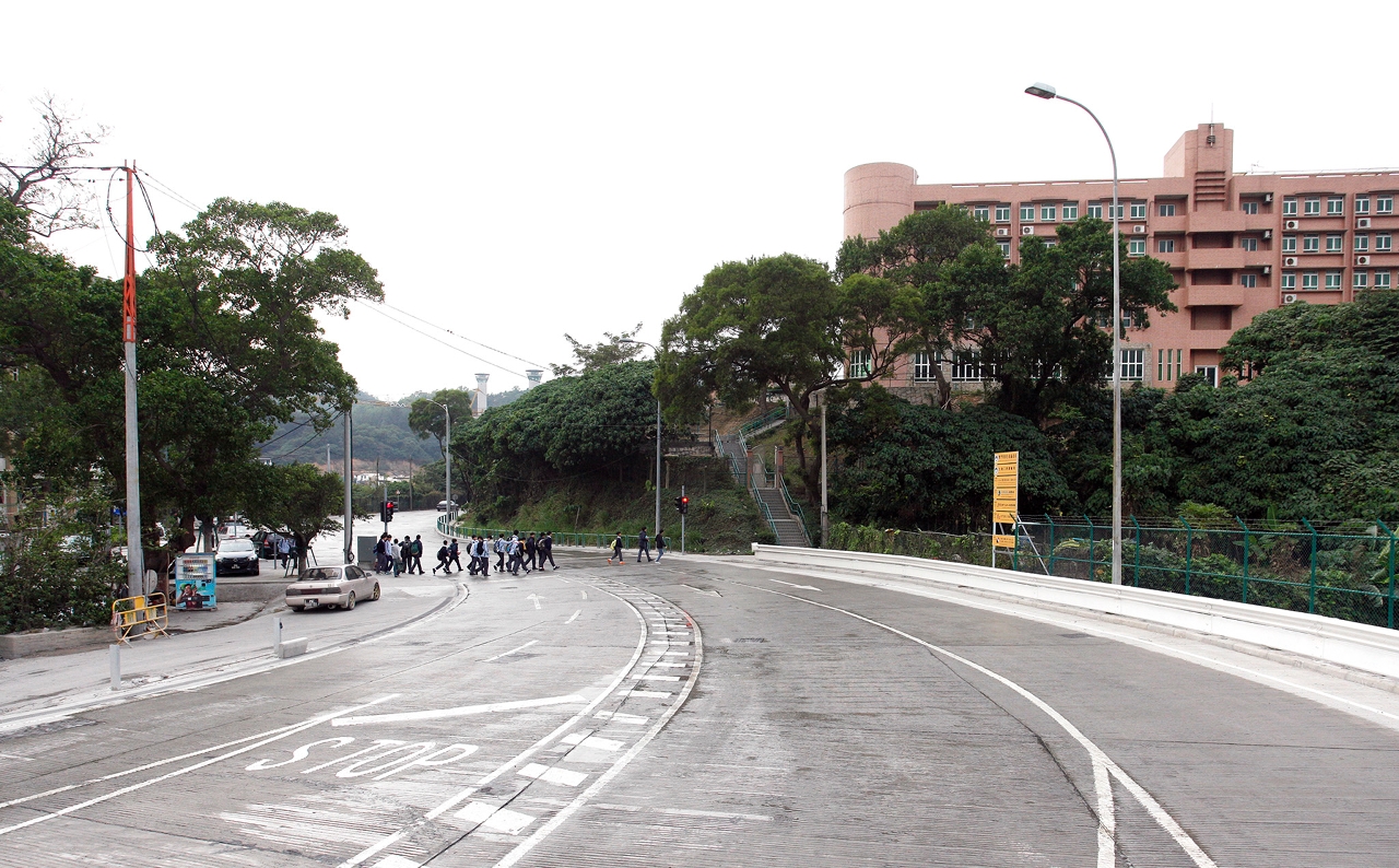 Início da construção da passagem superior para peões da Estrada de Nossa Senhora de Ká Hó