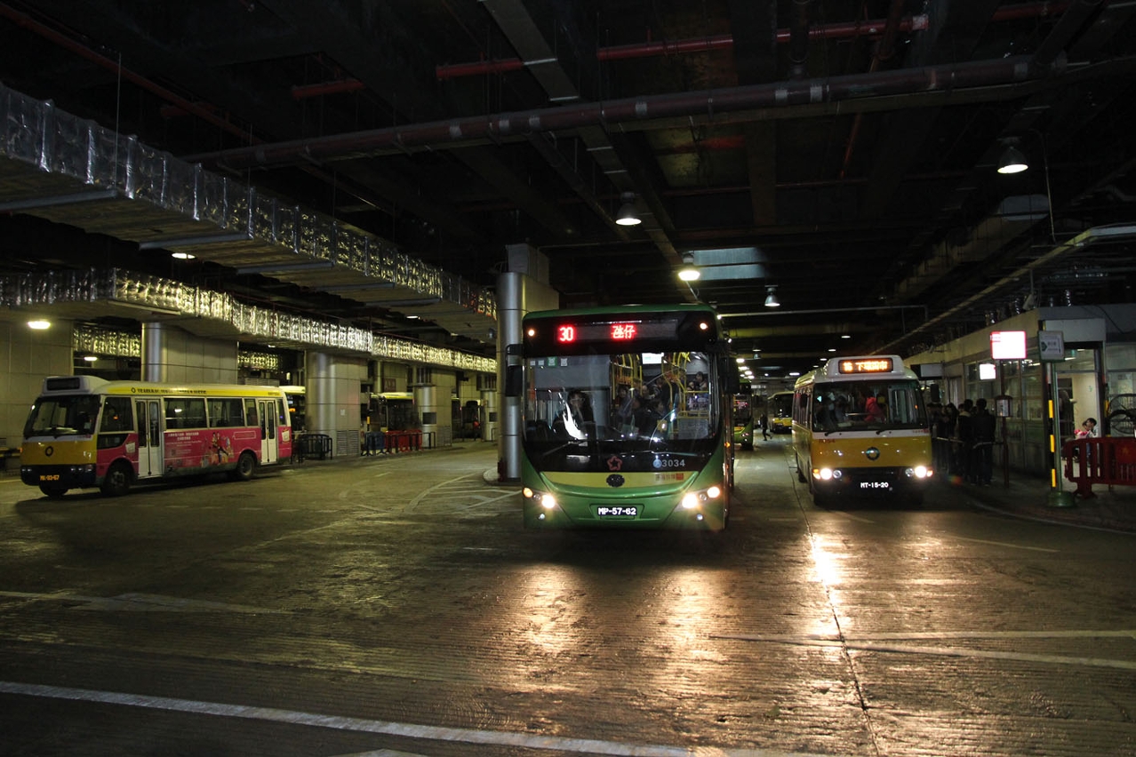 Ajustamento das horas de serviço de 19 carreiras de autocarros que fazem escala no Terminal das Portas do Cerco, para acompanhar o alargamento do horário do posto fronteiriço