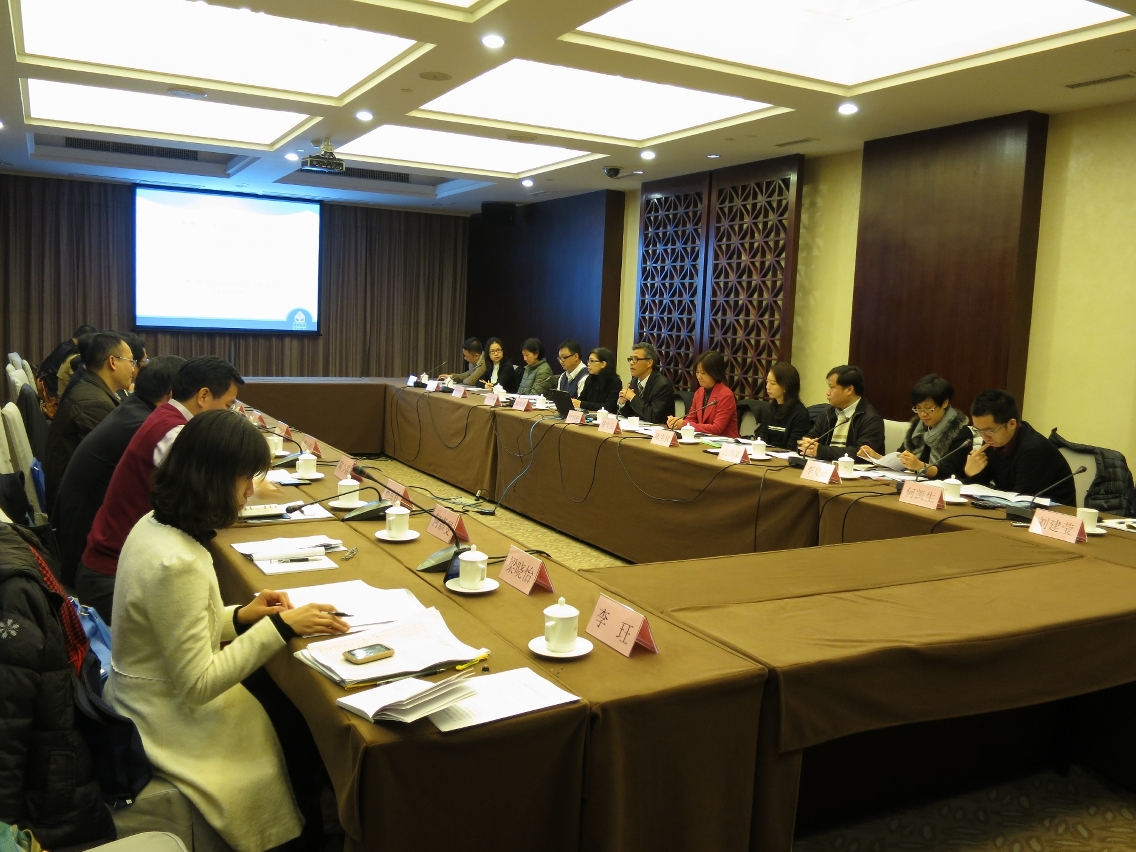 Reunião entre a delegação e as direcções e os representantes do Departamento de Recursos Humanos e Segurança Social da província