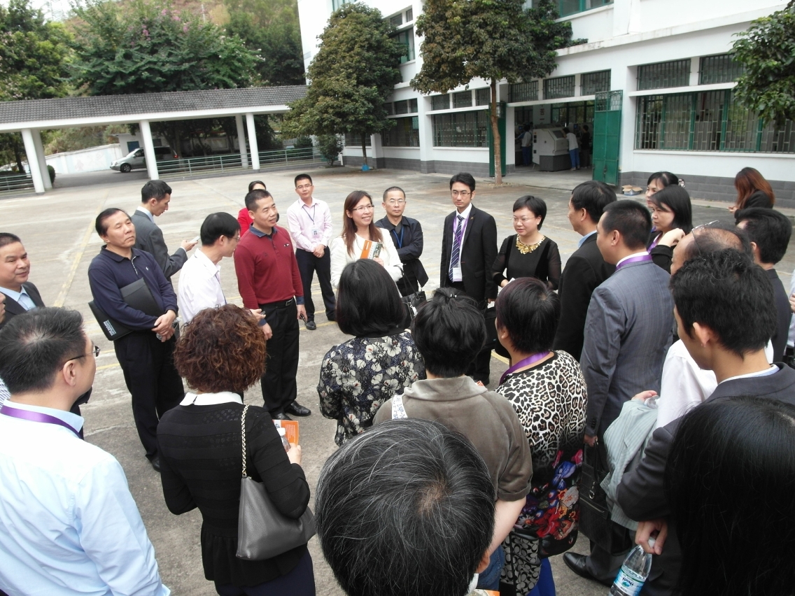 Visita à escola técnico-profissional em Meizhou