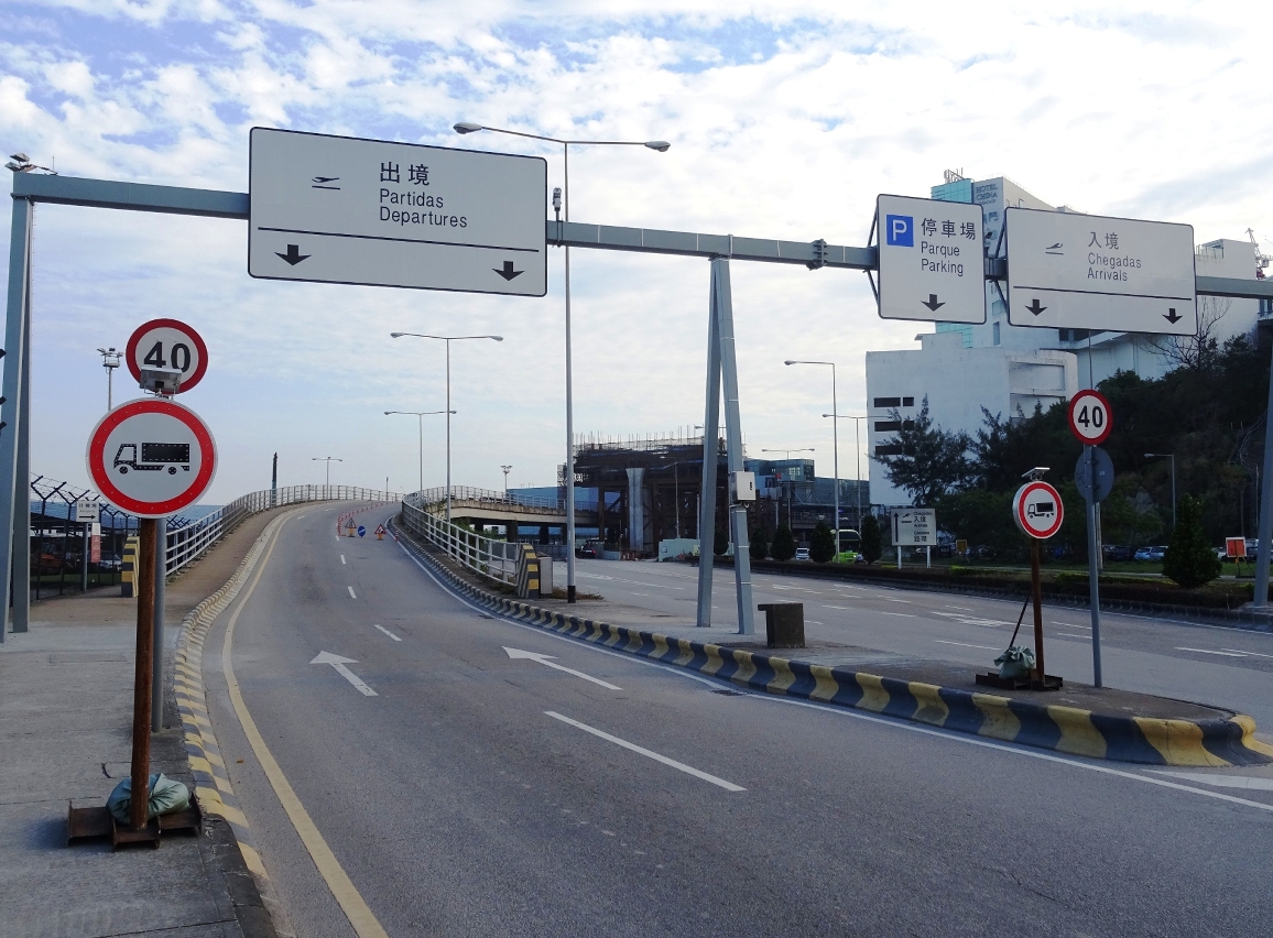 Com a tomada da medida do desvio de trânsito no viaduto da Av. Wai Long, é proibida a circulação dos veículos de obras e de mercadorias