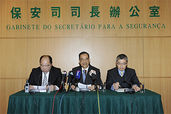 Secretário para a Segurança, Cheong Kuoc Va, anuncia os números da criminalidade em 2013