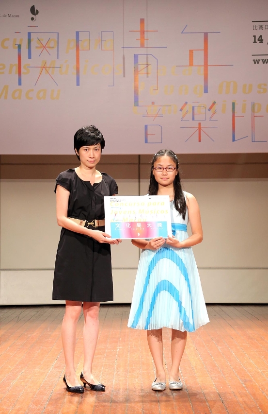 Lo Cheng Io, com apenas 13 anos, obteve o título de Campeão do 32.º Concurso para Jovens Músicos de Macau.