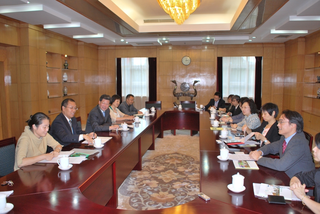 A delegação realizou um encontro de intercâmbio com a State Forestry Administration, P. R. China
