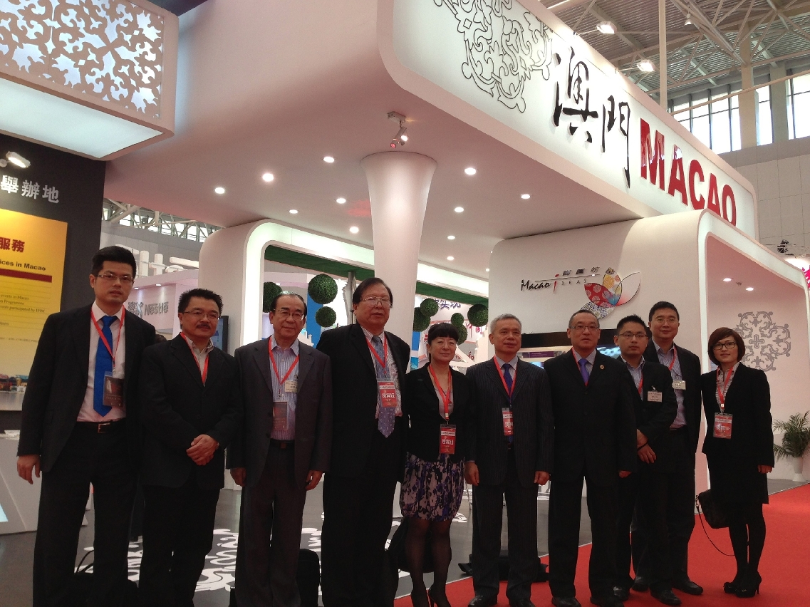 Fotografia de grupo da Delegação Empresarial de Macau, no Pavilhão de Macau do evento