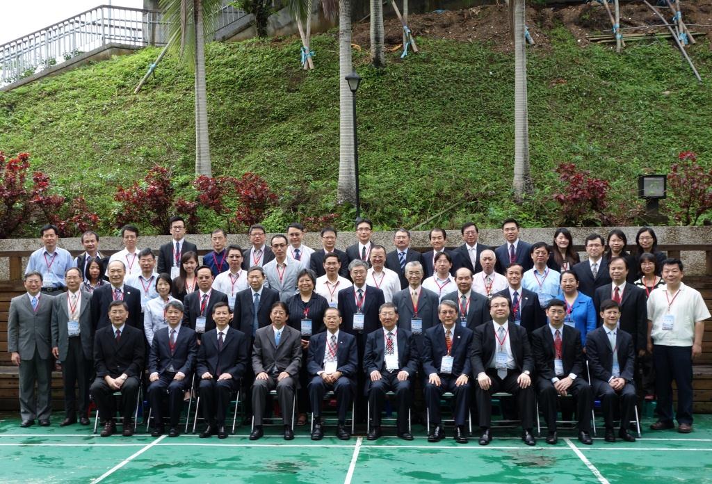 Fotografia conjunta dos participantes no seminário.