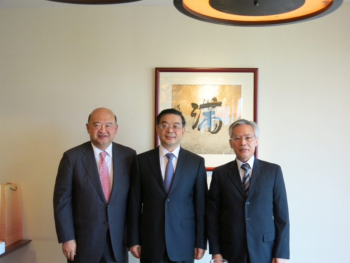 Foto em conjunto dos dirigentes judiciários do Interior da China, da Região Administrativa Especial de Macau e da Região Administrativa Especial de Hong Kong