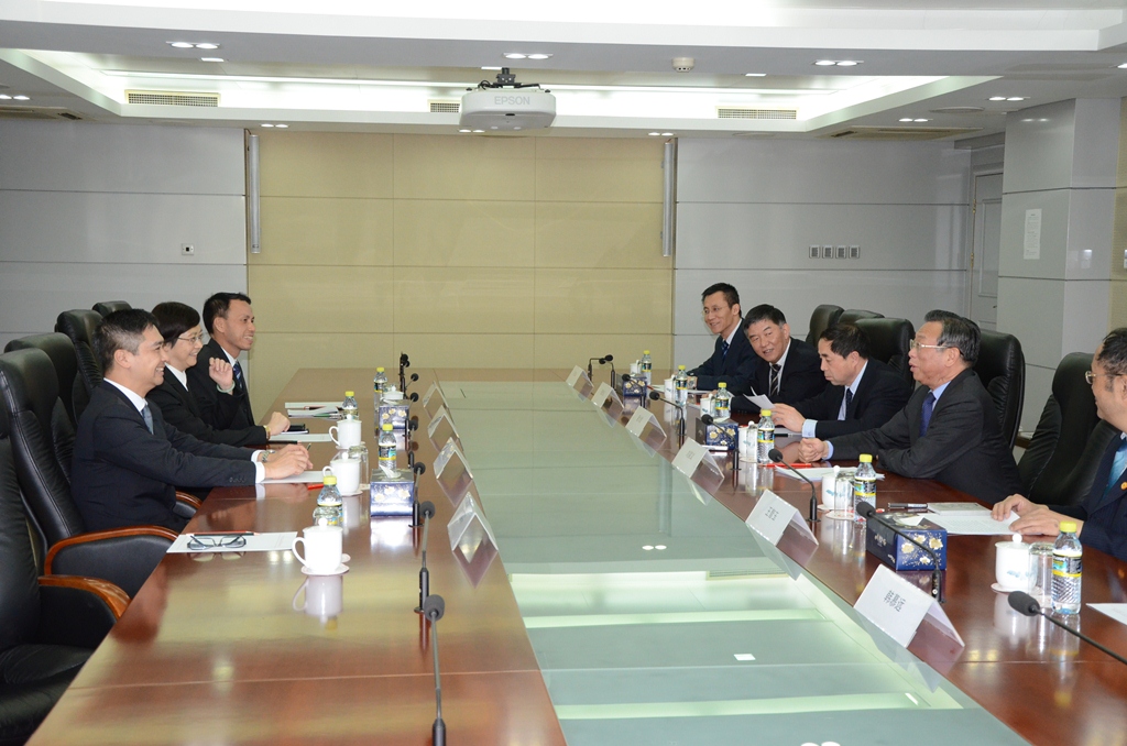 Encontro do Comissário da Auditoria Ho Veng On com o Auditor Geral Liu Jiayi, em Peqim.