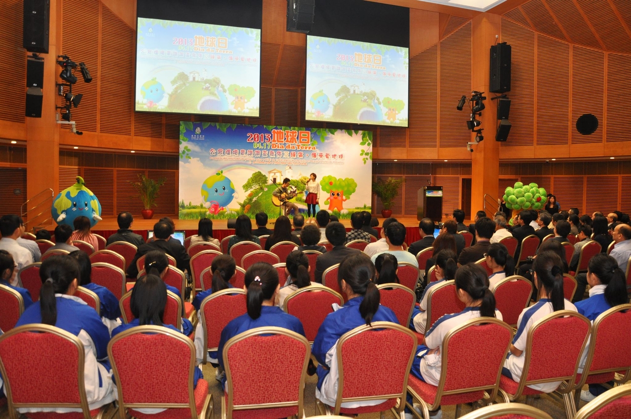 A DSPA realiza actividades do “Dia da Terra 2013 – Divulgação dos resultados da Pesquisa sobre o Nível de Conhecimento da População de Macau em Relação à Protecção Ambiental e actividades sob o título Amar uma Terra Verde”