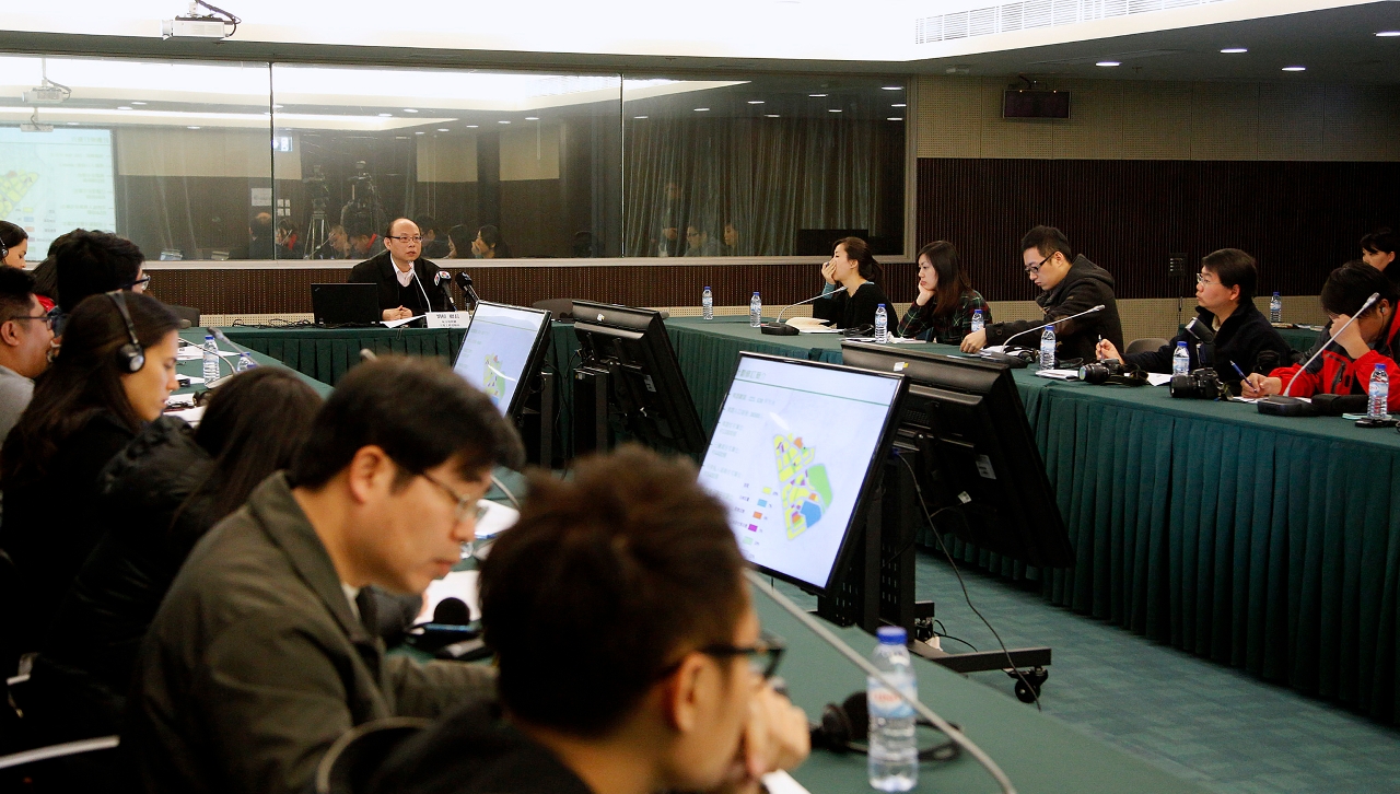 Apresentação feita pelo Chefe do Departamento de Planeamento Urbanístico da DSSOPT, Lao Iong, da Revisão do Plano de Ordenamento Urbanístico da Zona Norte da Taipa