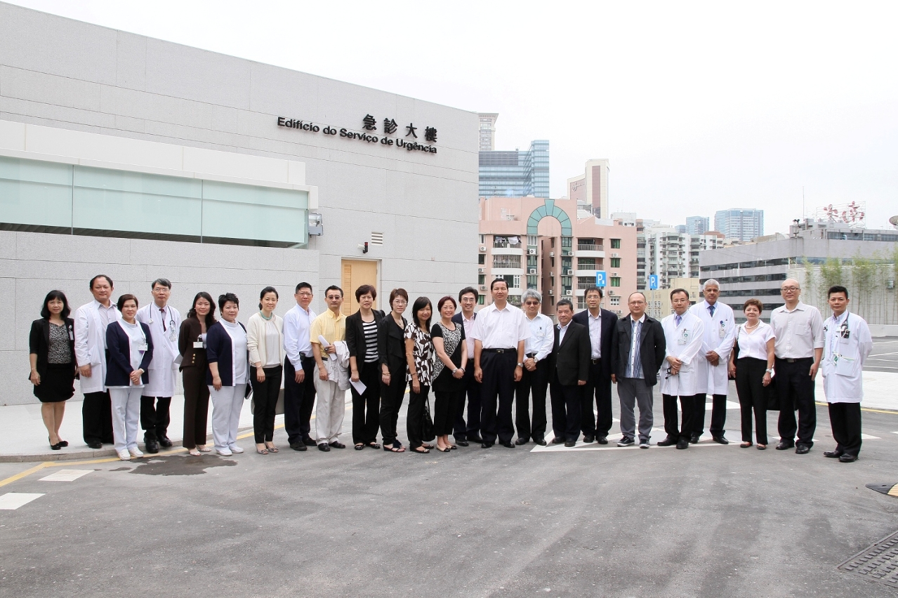Secretário para os Assuntos Sociais e Cultura, Cheong U e representantes das associações visitaram o Edifício de Urgência do Centro Hospital Conde de São Januário