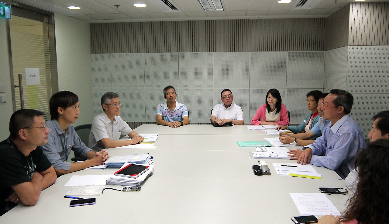 Reunião realizada entre os representantes da DSSOPT e da assembleia geral dos condóminos do Complexo Flower City (Edfs. Lei Hong, Lei Tou, Lei Wai e Lei Ip)