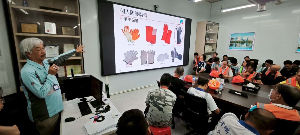 衛生局、勞工事務局及公共建設局為地盤相關工作人員舉辦蚊患防控專題講座。