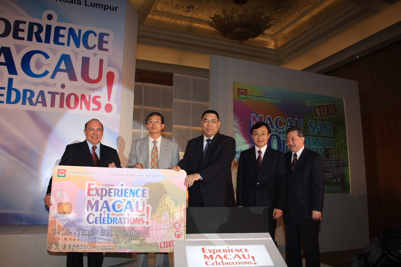 Secretary Chui Sai On and guests officiate “Experience Macau! Celebrations!” in KL