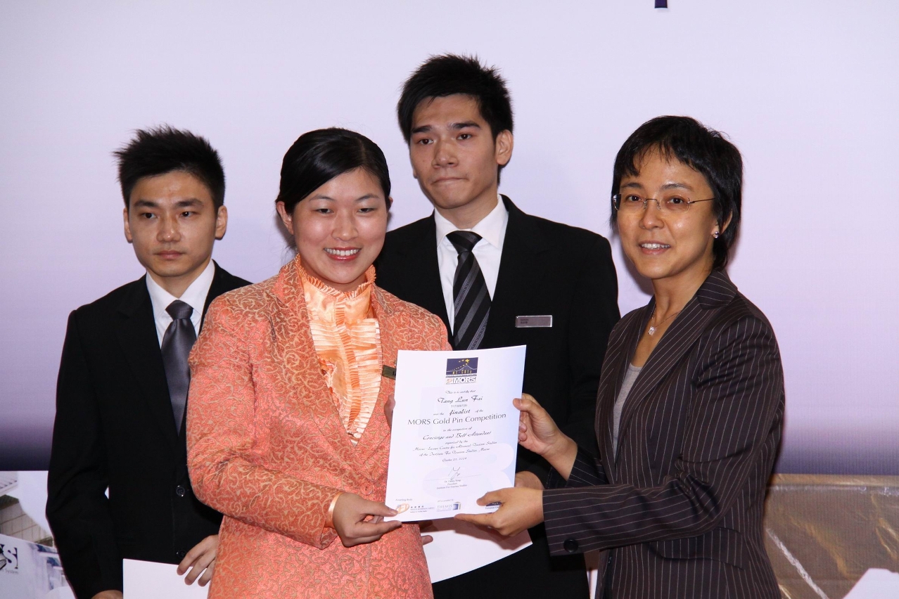 Ms. Helena Fernandes, Deputy Director of MGTO, presented awards