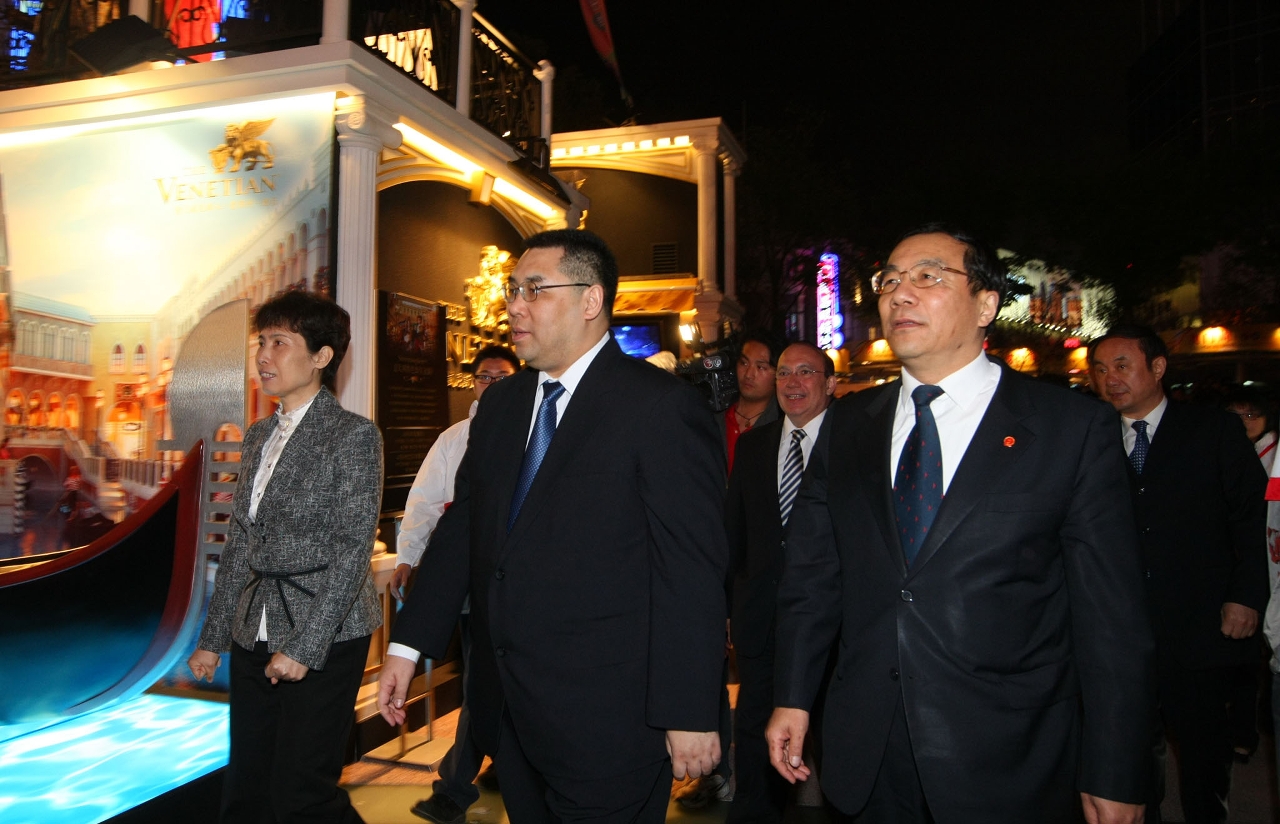 Secretary Chui visits booths of “Macau Week in Shanghai”