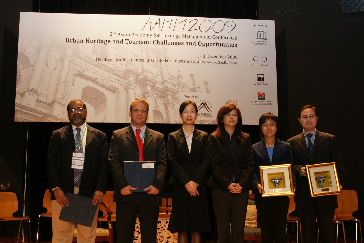Photo of Conference organizers and representatives from Macao Government Tourism Office and Cultural Affairs Bureau (From left: Dr. Gamini Wijesuriya, Project Manager of the International Centre for the Study of the Preservation and Restoration of Cultural Property