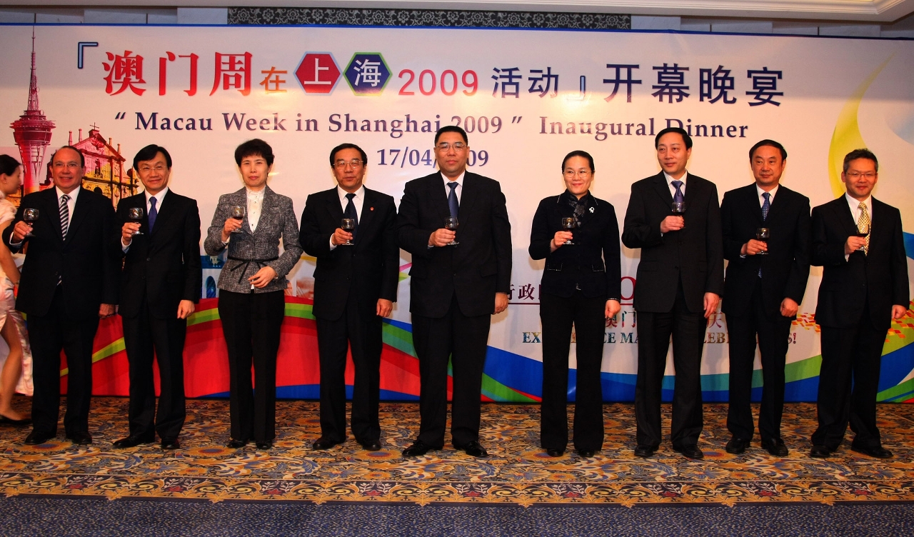 Guests toast at the gala dinner