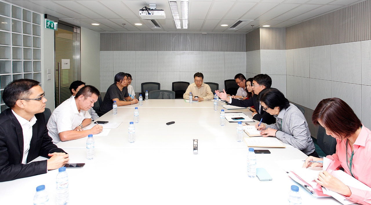 1.ª reunião específica realizada entre os representantes do grupo de trabalho interdepartamental e dos condóminos do Edf. Sin Fong Garden