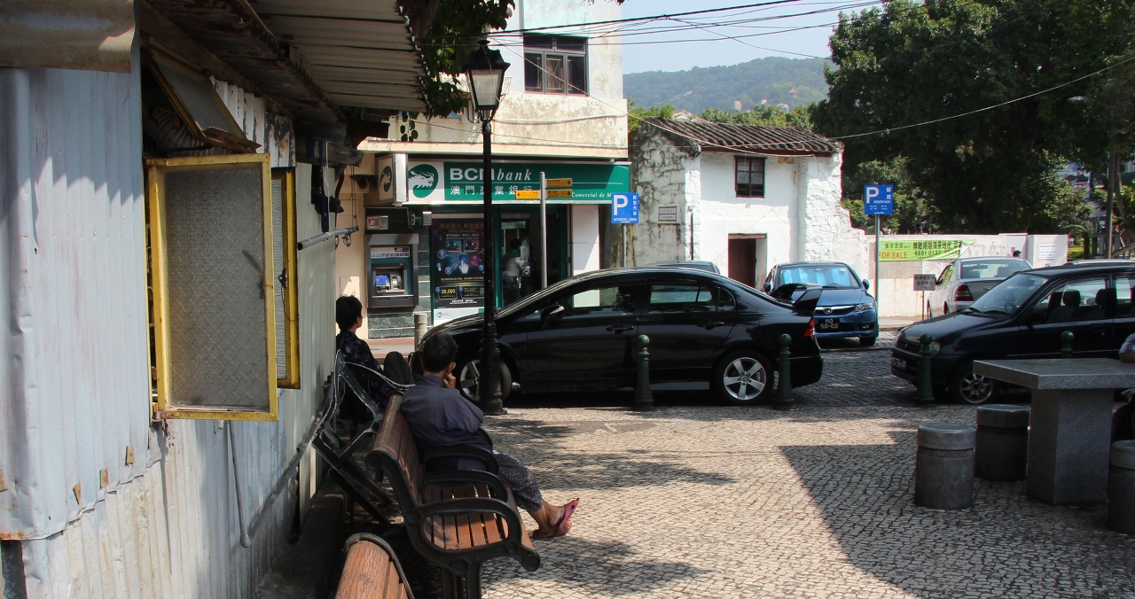 concessão de terreno para gradualmente se resolver a questão de habitação dos moradores da Vila de Coloane.