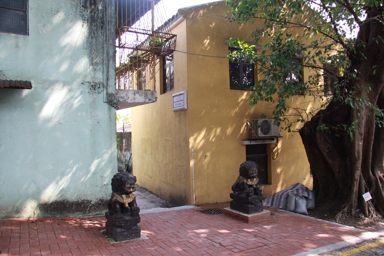 Os dois primeiros terrenos concedidos nestas circunstâncias se encontram localizados no Beco do Campo