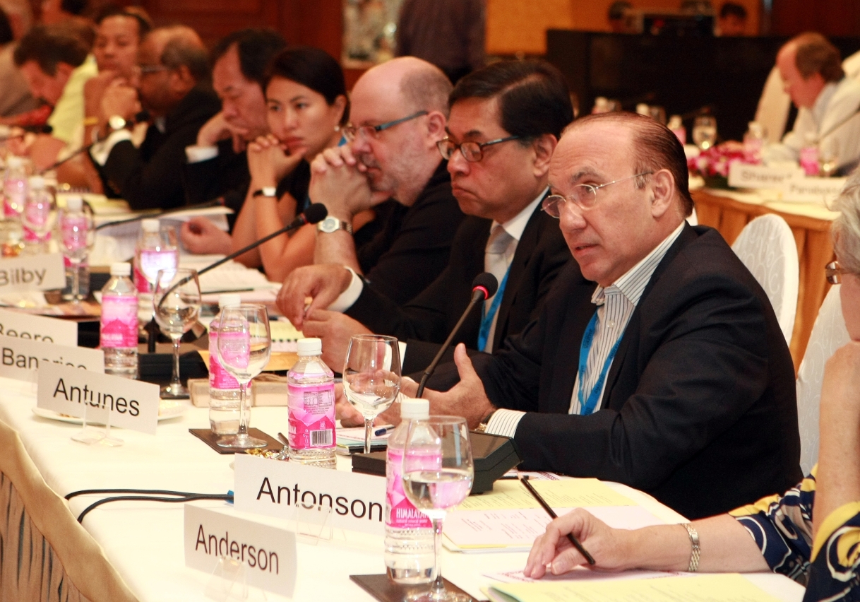 Antunes speaks at the Board of Directors meeting