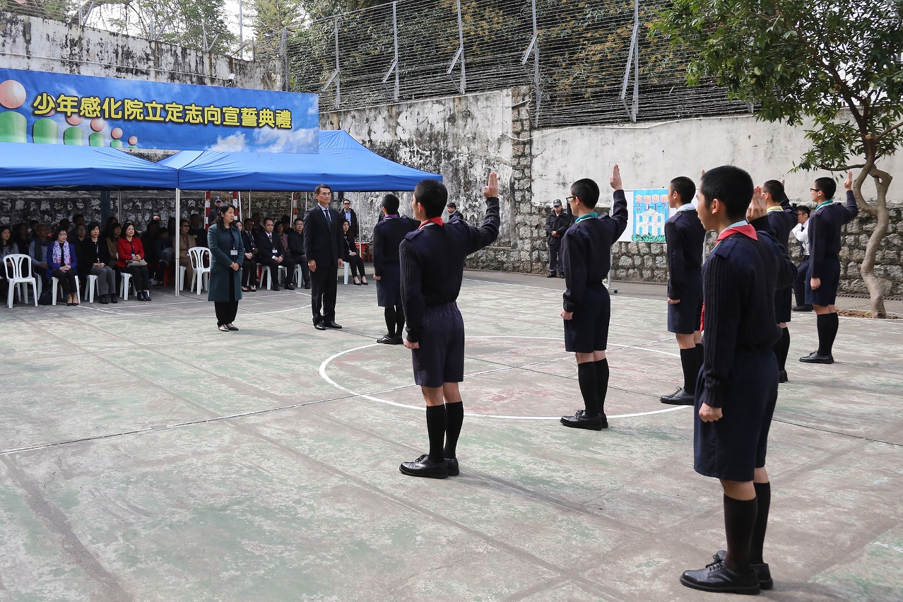 Young offenders take the oath, administered by Director of Correctional Services Bureau Cheng Fong Meng and Director of Youth Correctional Institution Yu Pui Lam Ada