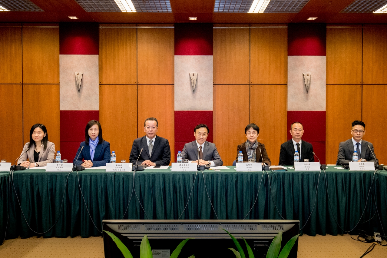 Chairman of the Macao’s Application Committee, Alexis Tam, presided over the meeting