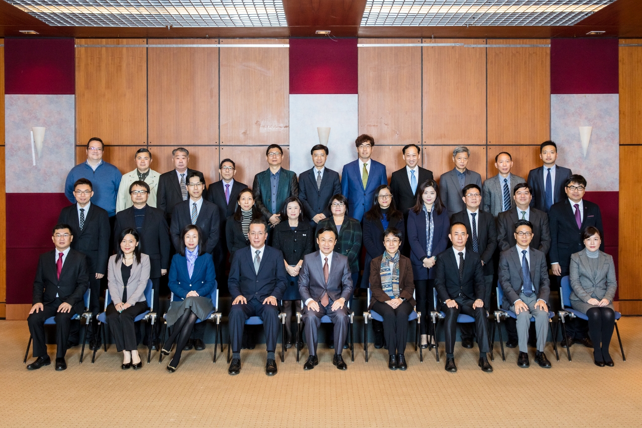 Chairman of the Macao’s Application Committee, Alexis Tam, and other Committee members who attended the meeting