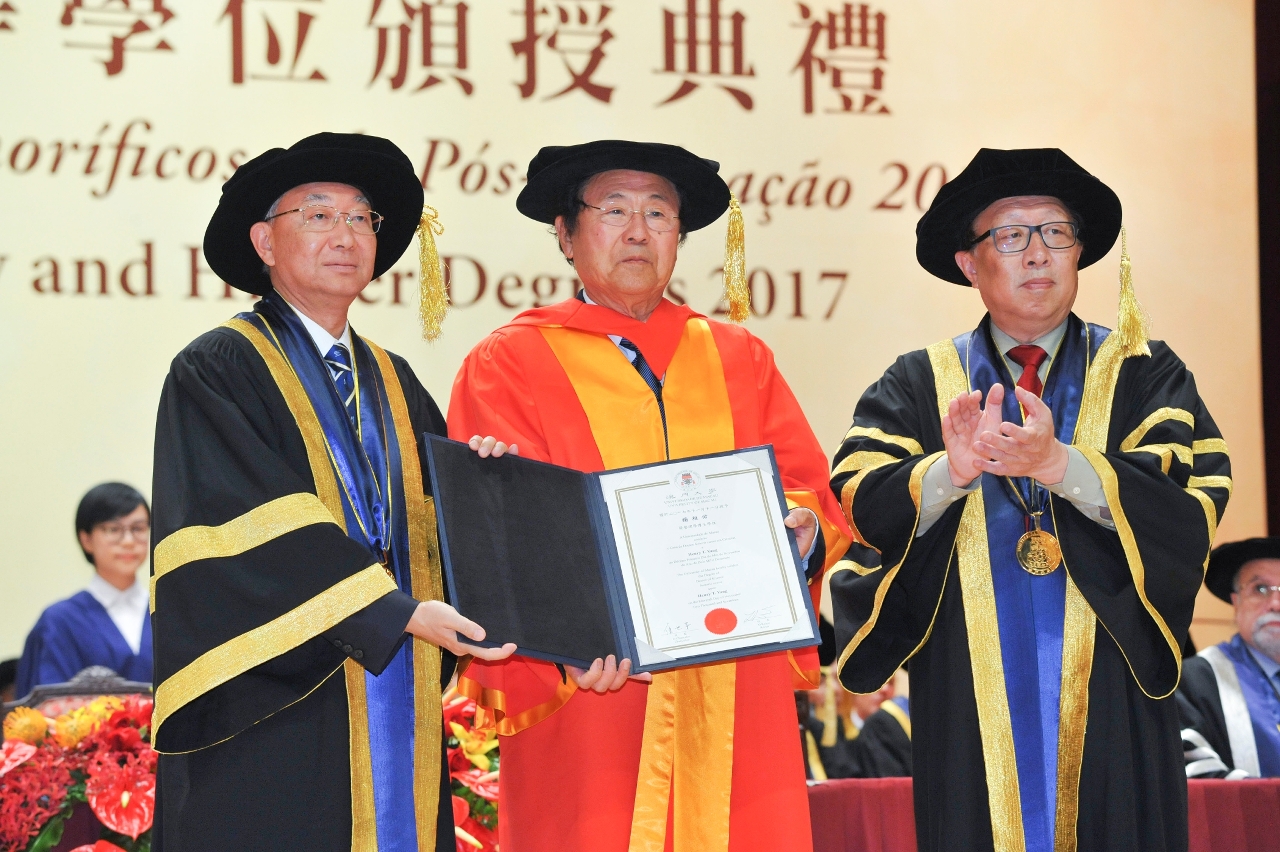 澳大向楊祖佑頒授榮譽理學博士學位