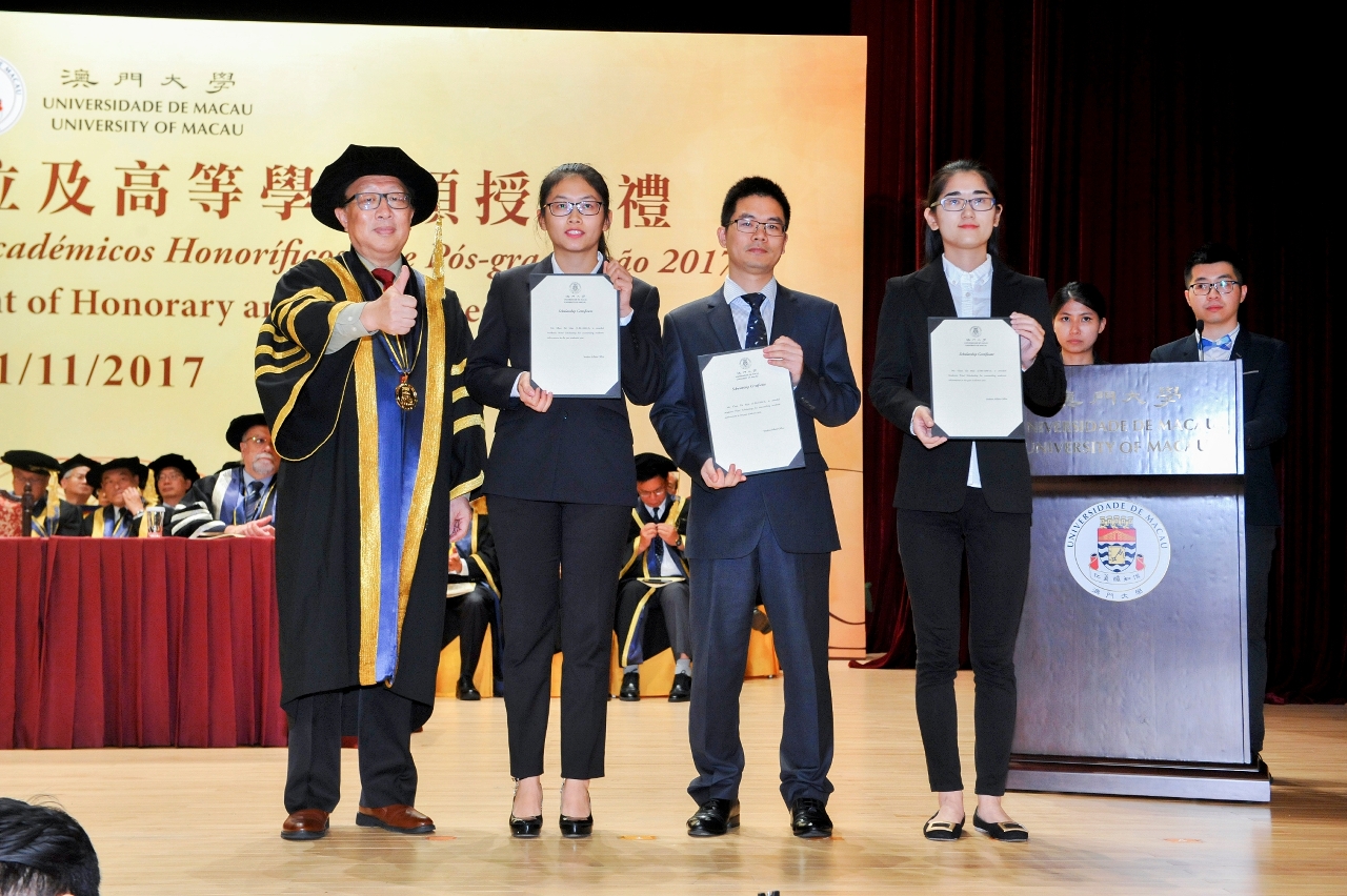 Outstanding students receive scholarships