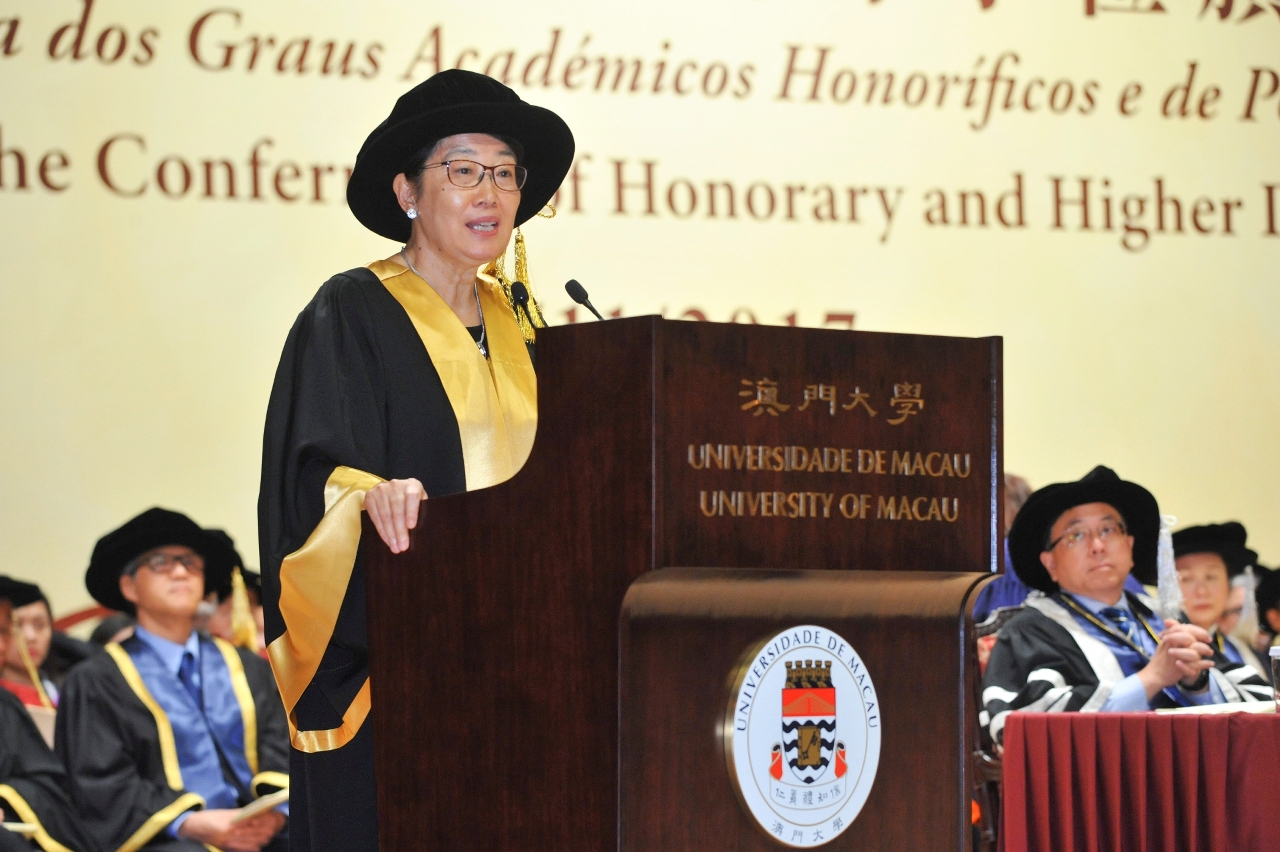 Prof Hong Gang Jin delivers a citation