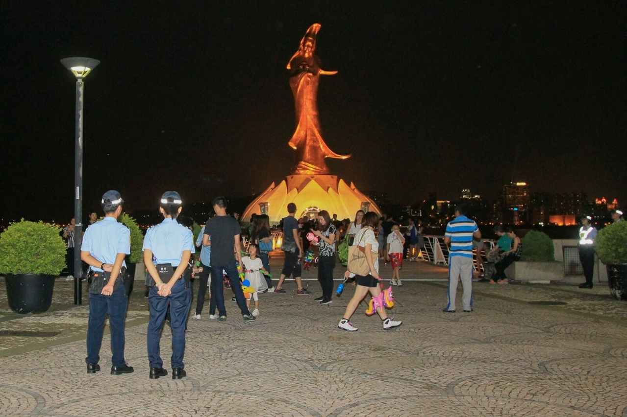 加派警員維持市面秩序