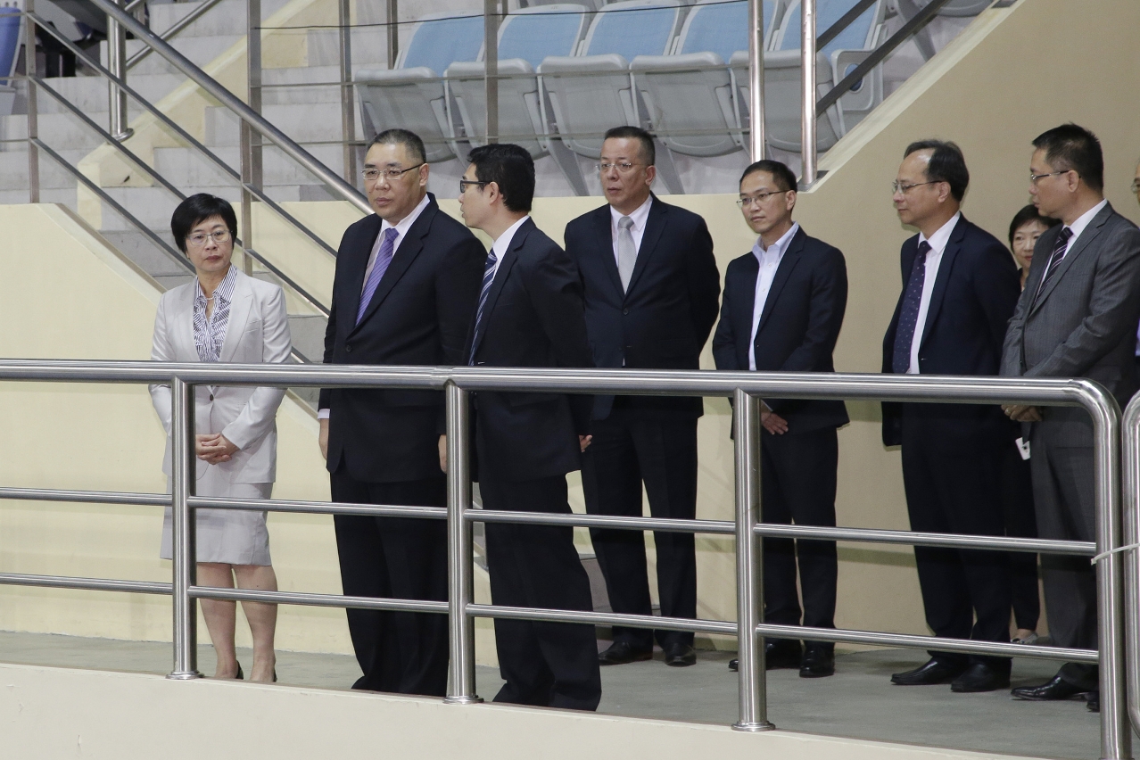 行政長官崔世安視察位於塔石體育館主場館內的投票站