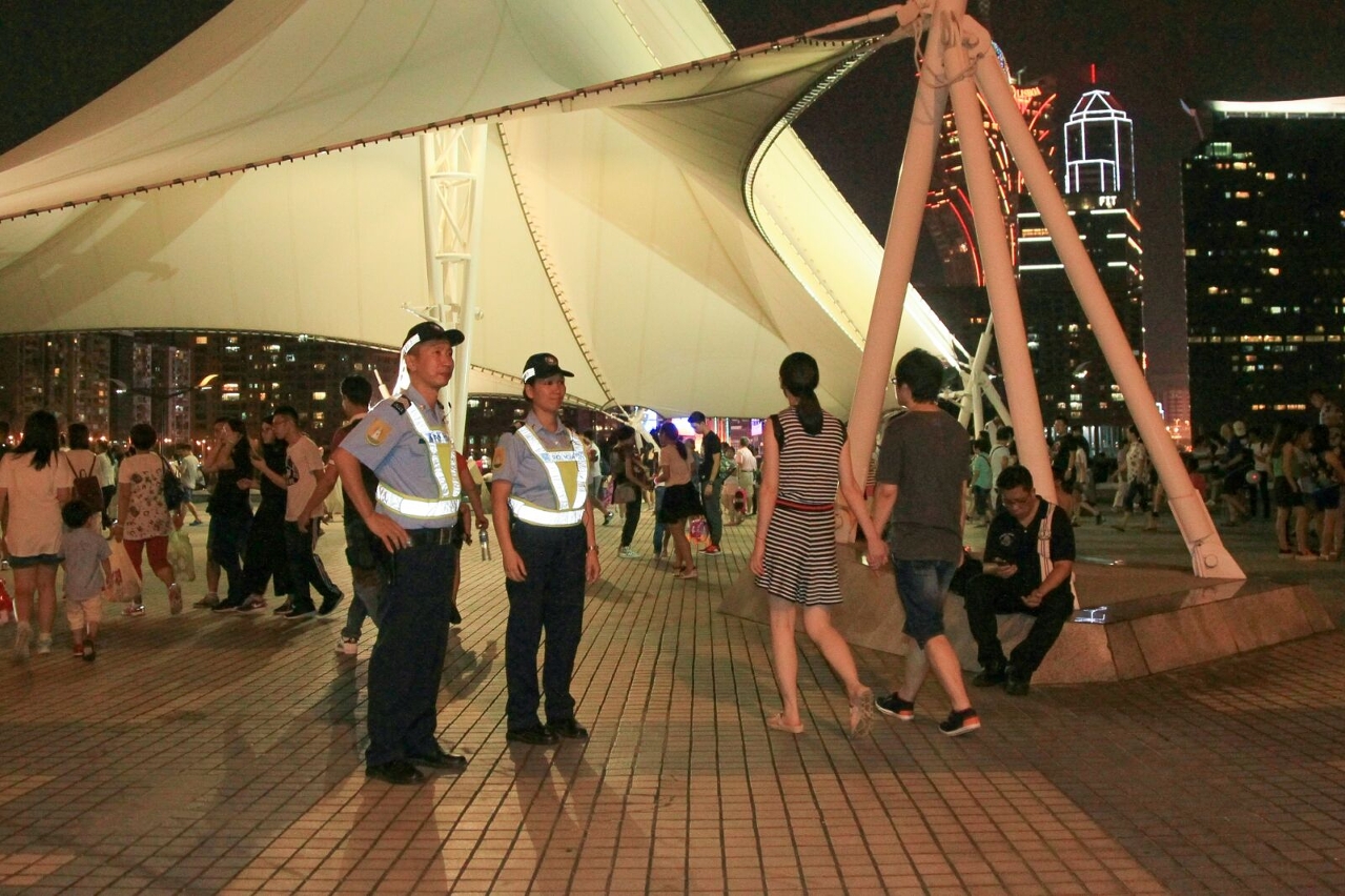 加派警員維持市面秩序