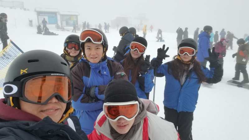 理工學生參加課外滑雪活動