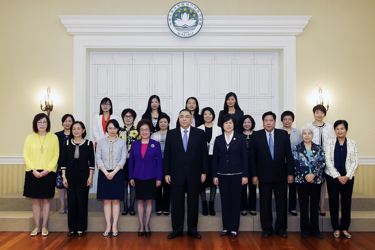 Chefe do Executivo, Chui Sai On tem encontro com representantes da Associação Geral das Mulheres de Macau.