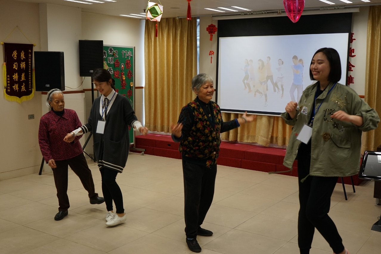 Os idosos interagiram activamente com os voluntários