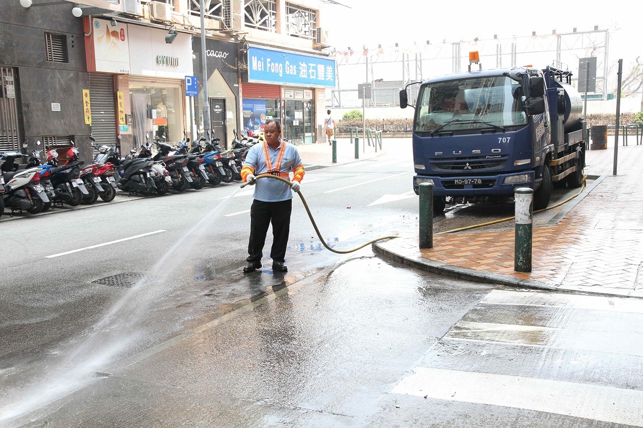 民署協調清潔專營公司清洗街道