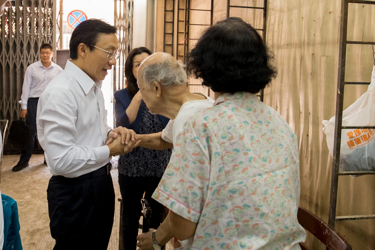 譚司長慰問馮婆婆家屬