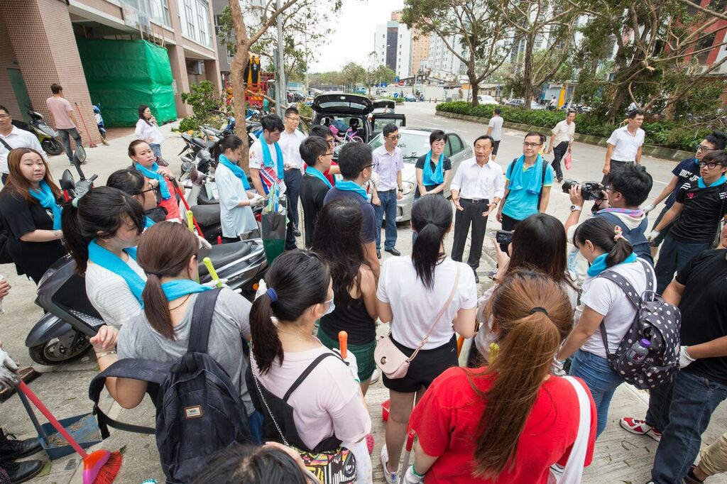 Alexis Tam cumprimentou os voluntários da União Geral das Associações dos Moradores de Macau