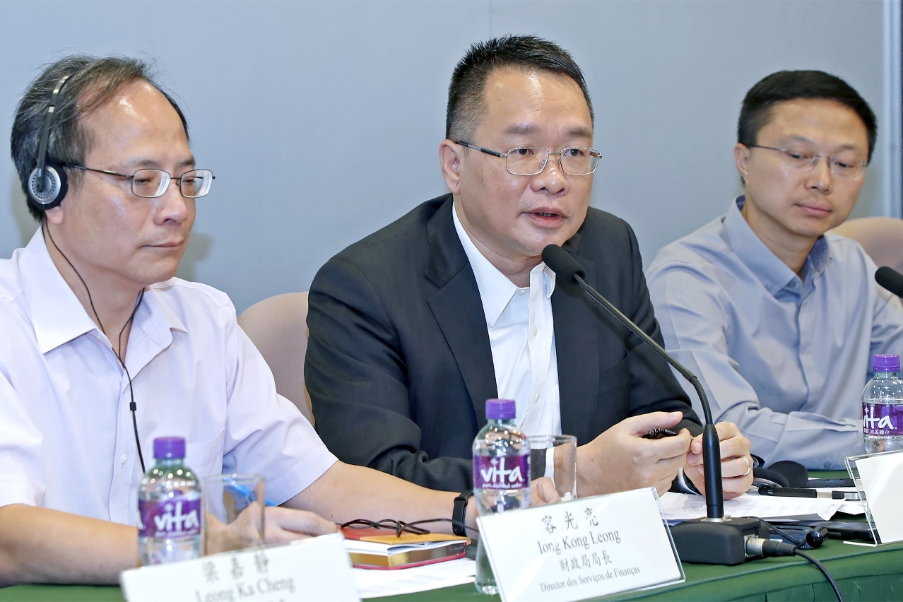 The Office of the Government Spokesperson and public departments jointly hold a press briefing to give update on the post-typhoon relief efforts and recovery work.