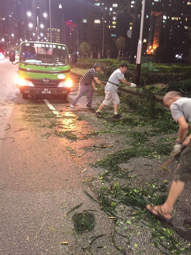 通宵清理路面