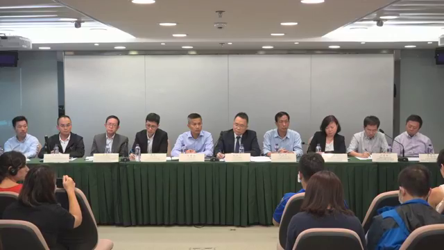 Gabinete do Porta-voz do Governo realizou uma conferência de imprensa com representantes de vários serviços públicos para apresentaram o ponto de situação sobre os trabalhos de rescaldo do tufão e medidas de apoio aos comerciantes afectados.